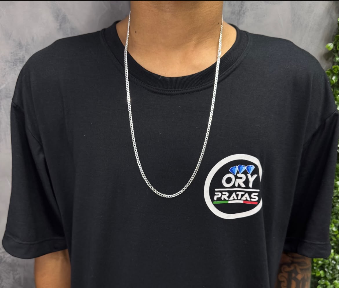 Cordão 3mm Grumet sendo usado com camisa Ory Pratas