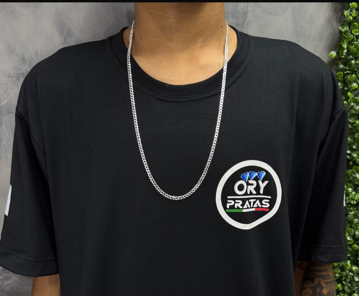 Cordão 4mm Grumet 70cm sendo usado com camisa Ory Pratas